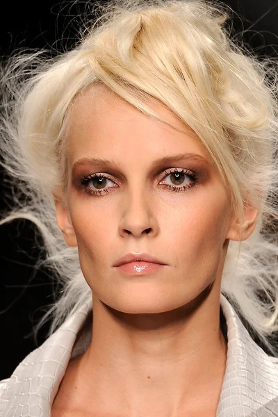 Look 14
